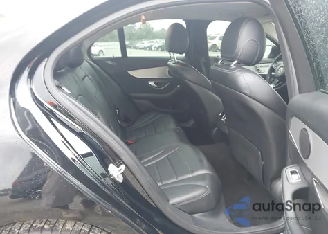 2016 Mercedes-Benz C 300 4Matic/Luxury 4Matic/Sport 4Matic z USA, uszkodzony, nr VIN 55SWF4KB7GU131449